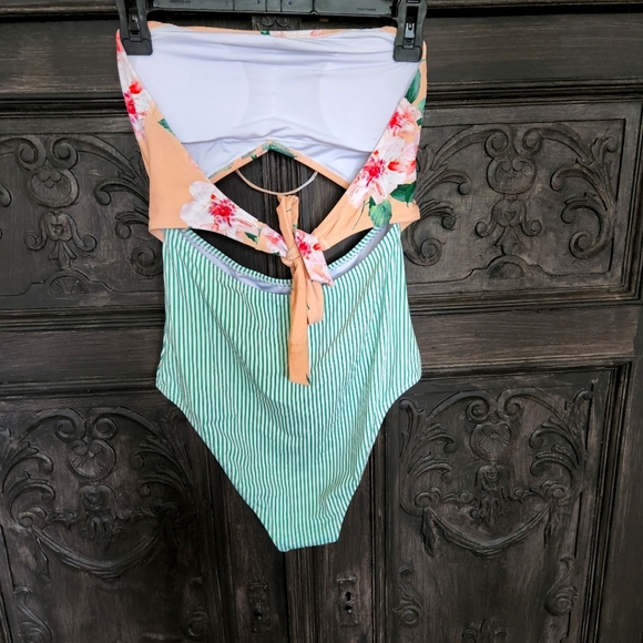 Cupshe 1 piece size medium - Picture 2 of 3